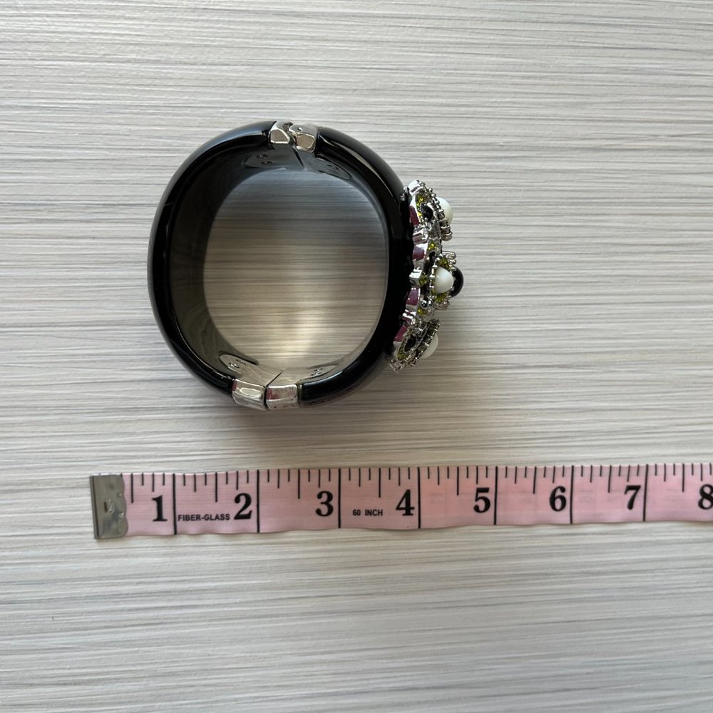 Cuff - Picture 7 of 16